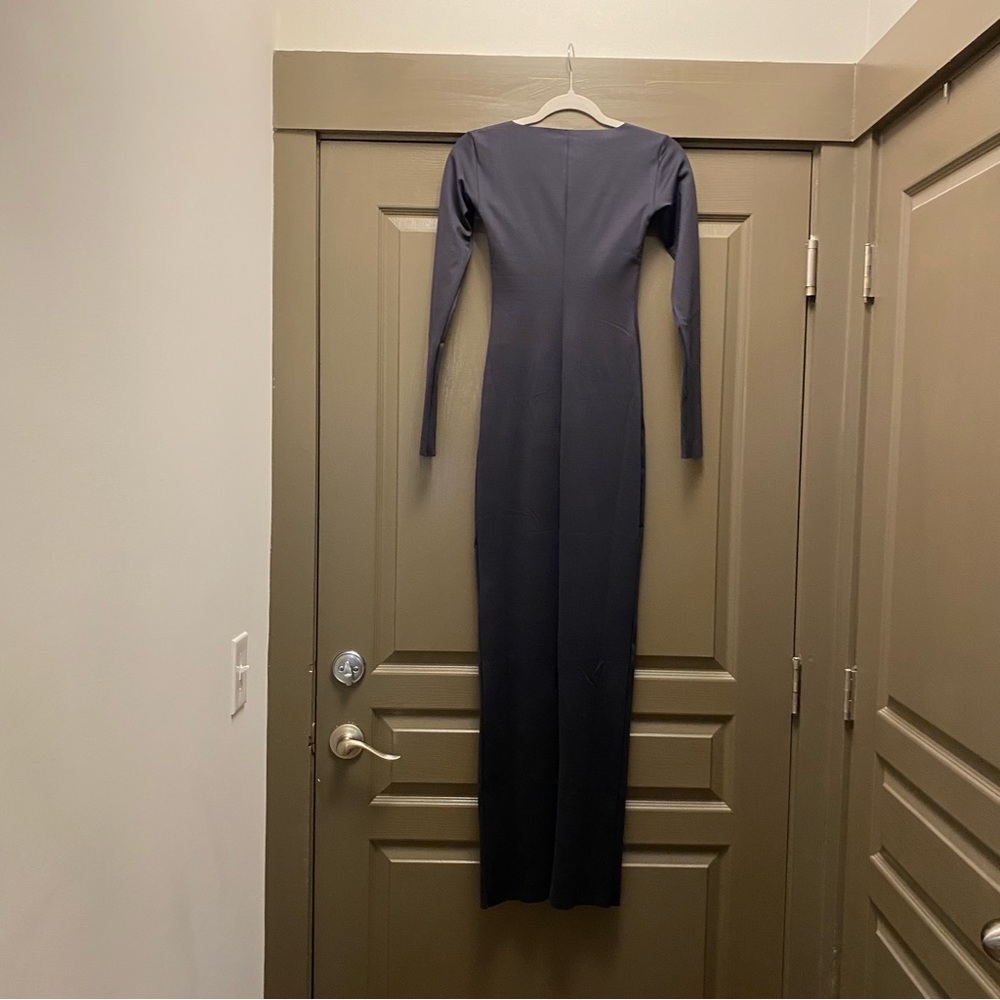 NWT Skims Long Sleeve Long Slip Dress
Color:ONYX - Picture 8 of 8